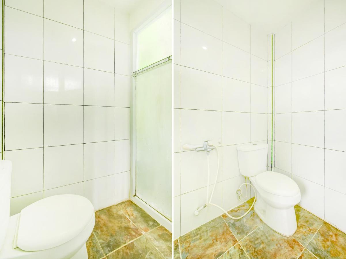 Oyo Life 3103 Opo Homestay & Kost Malang Esterno foto
